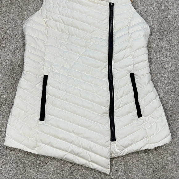 Athleta So Down Asymmetrical Front Zip Puffer Vest Down Feather in Ivory Size S - Picture 4 of 13
